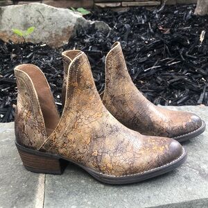 Corkys Girl Distressed Ankle Booties. Size 6.